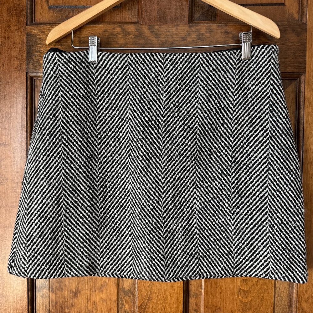 NWT LOFT Black & White Herringbone Mini Skirt Size 14